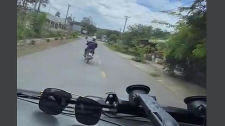 Xác minh người cản đường xe cứu thương ở Bình Dương