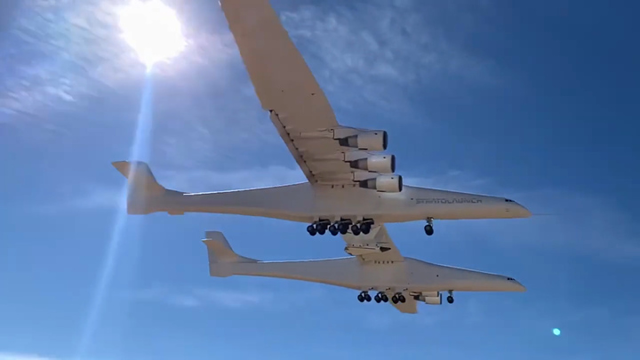 Máy bay lớn nhất thế giới chở phương tiện siêu thanh lên độ cao 7.000m