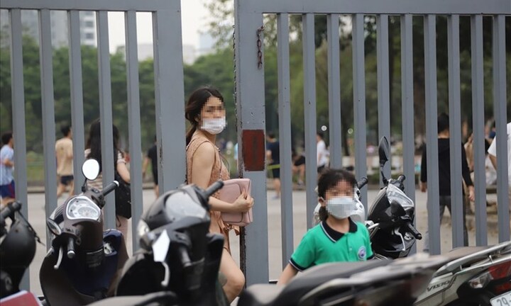 ĐBQH: Cần bỏ hàng rào công viên để người dân ra vào tự do