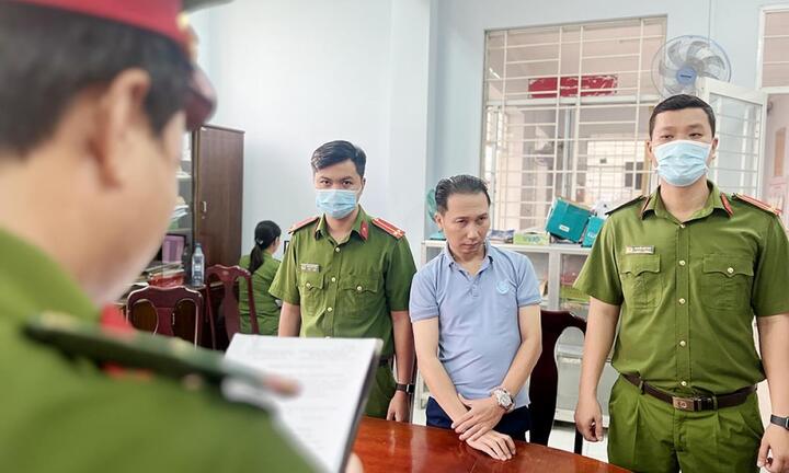 Bắt giám đốc mua bằng bác sĩ giả để mở phòng khám nha khoa ở An Giang