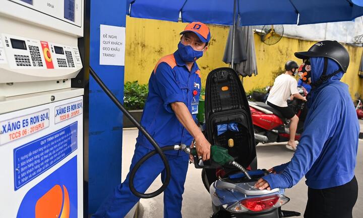 Bộ Công Thương chia sản lượng nhập khẩu cho 33 đầu mối xăng dầu