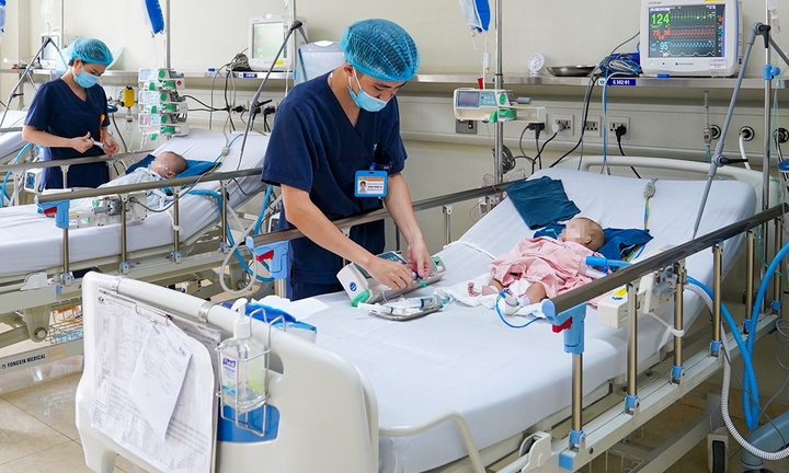 Trẻ nhiễm adenovirus có thể gặp biến chứng nào?