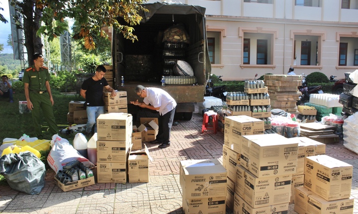 Đắk Nông: Triệt phá ổ nhóm sản xuất, buôn bán nhớt giả nhãn hiệu nổi tiếng