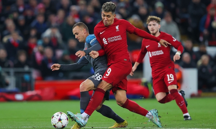 Kết quả Cúp C1: Đánh bại Napoli, Liverpool không chiếm được ngôi đầu bảng
