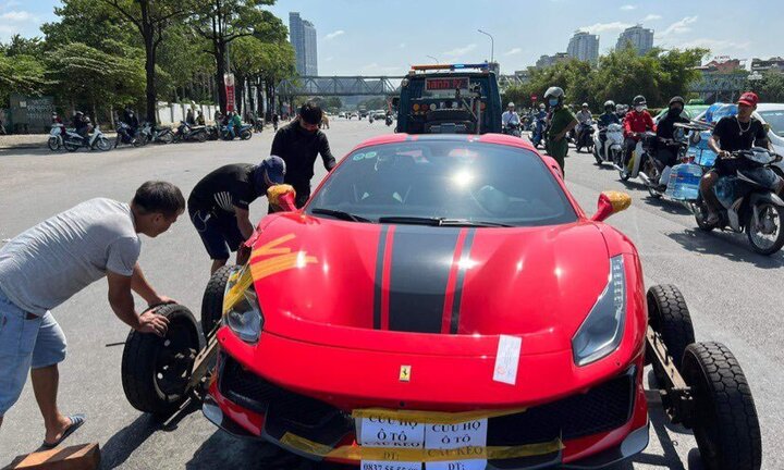 Tài xế siêu xe Ferrari 488 gây tai nạn chết người ra đầu thú