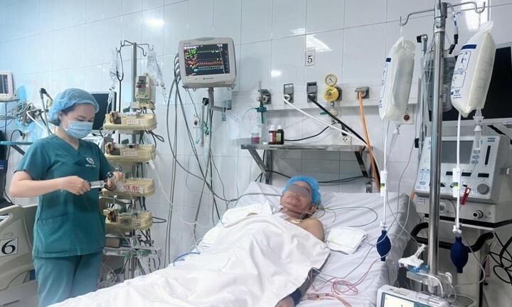 Cứu sống bệnh nhân bị vỡ tim trên bàn mổ