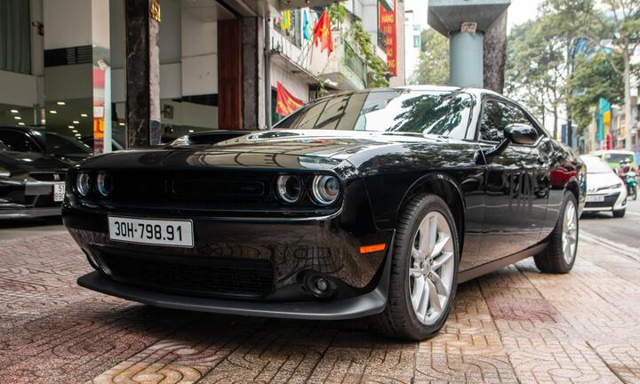 Dodge Challenger GT hàng hiếm bất ngờ xuất hiện tại TP.HCM