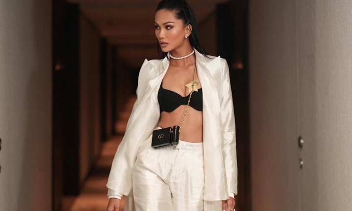  H'Hen Niê nóng bỏng với mốt khoe nội y