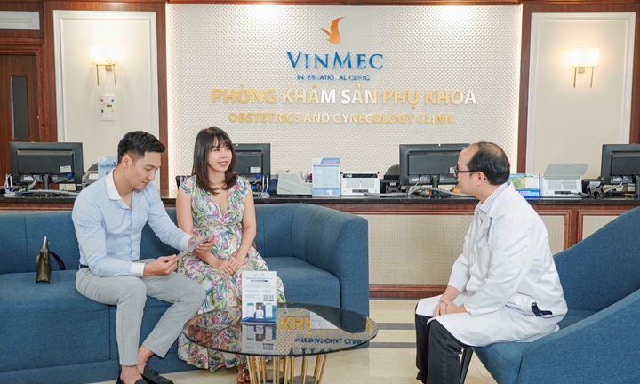 Mạnh Trường đốn tim khán giả với sự quan tâm ngọt hơn đường dành cho bà xã