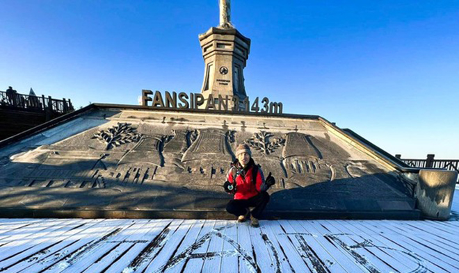 Nhiệt độ xuống gần 0 độ C, băng giá xuất hiện trên đỉnh Fansipan