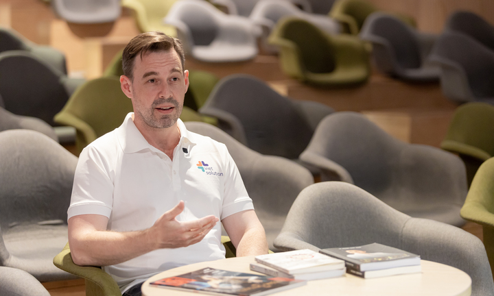 Hành trình khắc họa vẻ đẹp Việt Nam qua những trang sách 