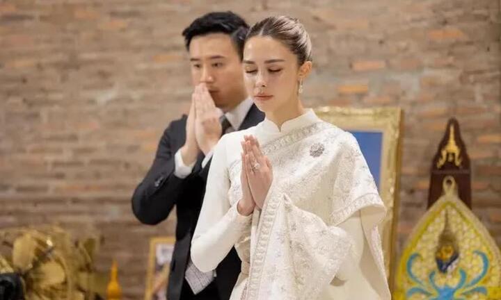 Nhan sắc 'bông hồng lai' đình đám sắp cưới đại gia Thái Lan 