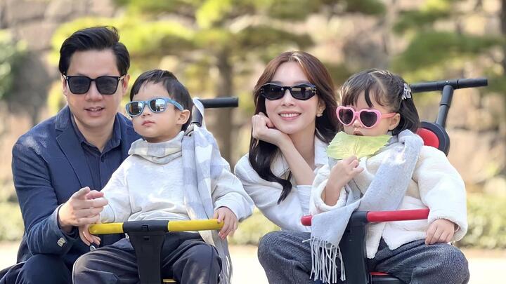 Hoa hậu Đặng Thu Thảo khoe khoảnh khắc hạnh phúc cùng ông xã và hai nhóc tỳ