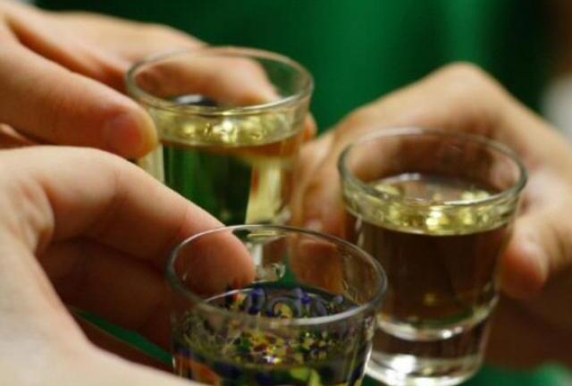 14 người nhập viện nghi ngộ độc rượu sau khi dự đám tang ở Kiên Giang