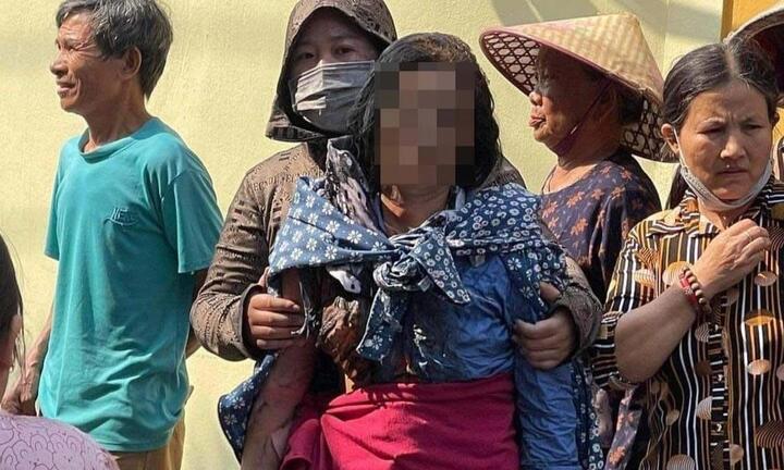 Ba con gái mang xăng phóng hỏa nhà mẹ: Con trai vay tiền khắp nơi để cứu mẹ