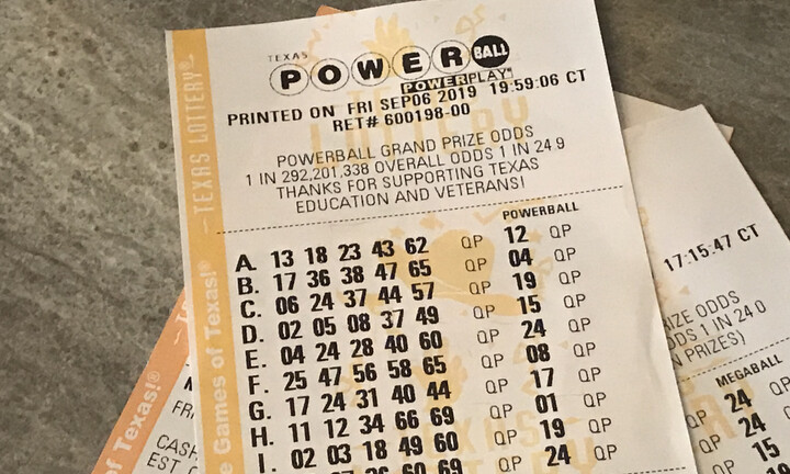 Người trúng tấm vé số độc đắc 2,04 tỷ USD nhận thưởng thế nào?