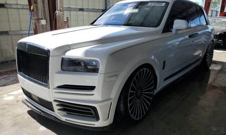 Ngập trong lũ lụt, Rolls-Royce Cullinan vẫn được đấu giá tiền tỷ
