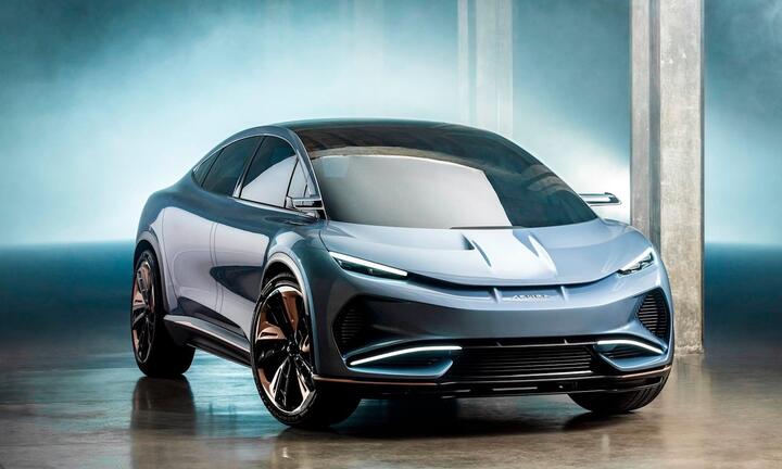 SUV điện Italy gây ấn tượng với kiểu mở cửa cánh chim