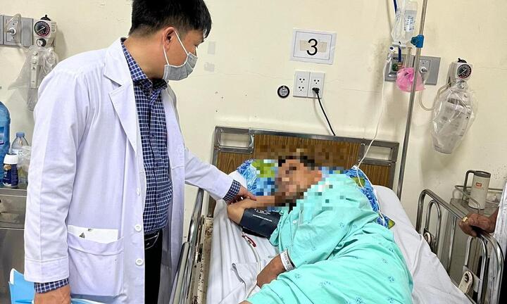 Bệnh nhân bất ngờ mở mắt khi gia đình chuẩn bị hậu sự sau tai nạn giao thông