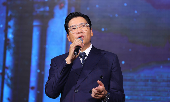 Ca sĩ Phúc Tiệp mạo hiểm quay MV trong lòng đất sâu 175 m