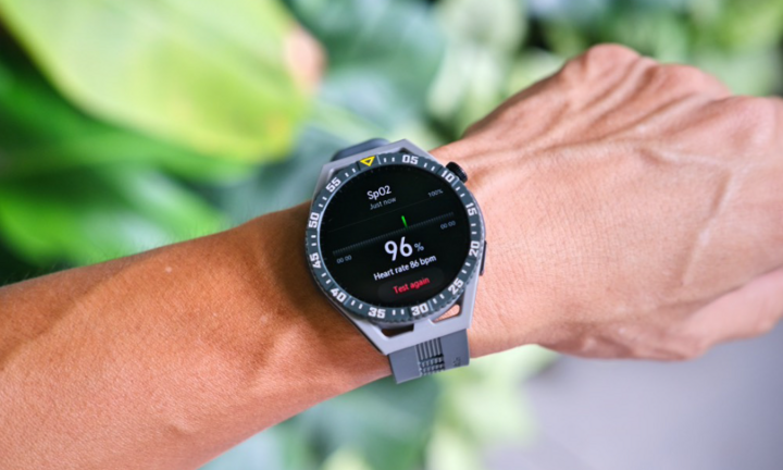 Bốn smartwatch giá hấp dẫn, đa tính năng hiện có trên thị trường