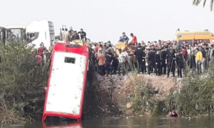 Ai Cập: Xe buýt rơi xuống kênh, 25 người thương vong