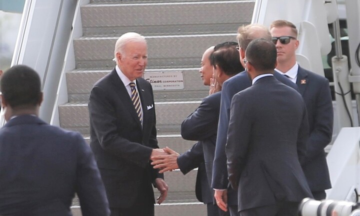 Hình ảnh Tổng thống Biden tới Phnom Penh dự Hội nghị cấp cao ASEAN - Mỹ