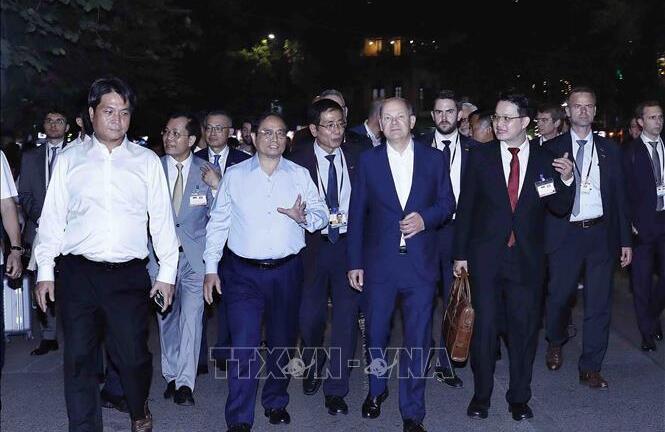 Thủ tướng Phạm Minh Chính và Thủ tướng CHLB Đức Olaf Scholz thăm phố cổ Hà Nội