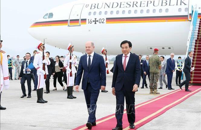 Thủ tướng Cộng hòa Liên bang Đức bắt đầu thăm chính thức Việt Nam