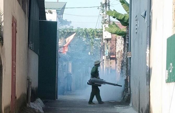 Địa phương tại Hà Nội phun hóa chất diện rộng phòng sốt xuất huyết