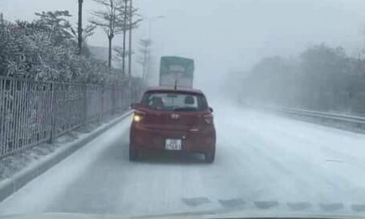 Sự thật con đường phủ tuyết trắng ở Hà Nội