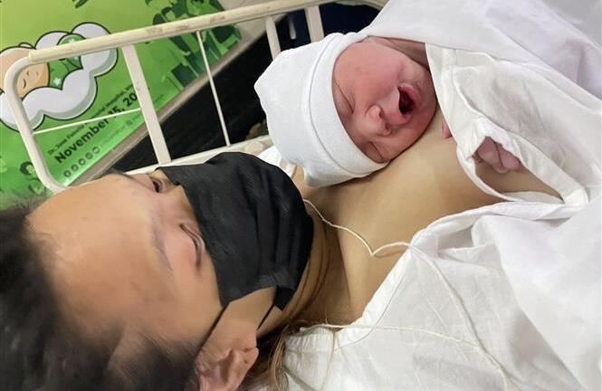 Bé gái người Philippines trở thành công dân thứ 8 tỷ của thế giới