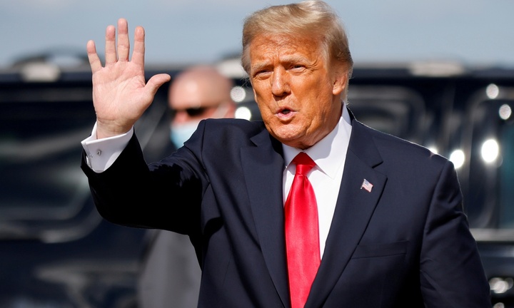 Ông Trump nộp hồ sơ tranh cử Tổng thống Mỹ 2024 