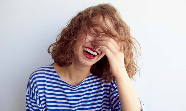 Cười vô cớ có thể là dấu hiệu của bệnh nguy hiểm