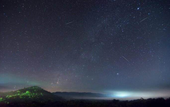 Đêm nay, người Việt Nam có thể chiêm ngưỡng mưa sao băng Leonids đạt cực đại