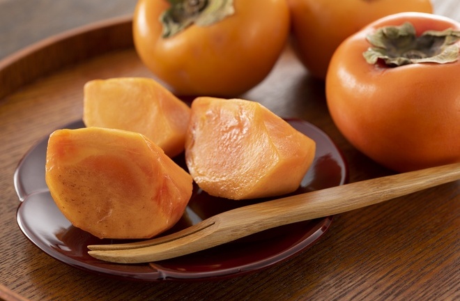 Ăn 1kg hồng giòn, người đàn ông chảy máu dạ dày