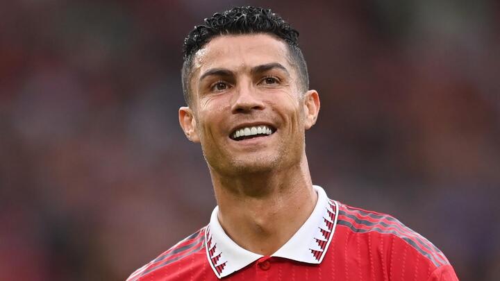 Báo Anh: Man Utd xem xét hủy hợp đồng, khởi kiện Ronaldo