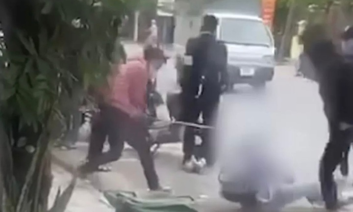 Bắc Ninh: Tạm giữ kẻ côn đồ hành hung dã man nam sinh lớp 11 ngay cổng trường