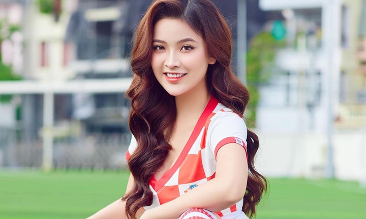 Dàn mỹ nữ Nóng cùng World Cup 2022 khoe sắc trong trang phục 32 đội tuyển