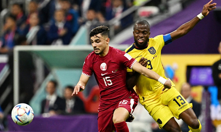 Qatar trở thành đội chủ nhà đầu tiên thua trận ra quân World Cup 