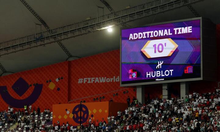 Vì sao thời gian bù giờ ở World Cup 2022 cao đột biến?