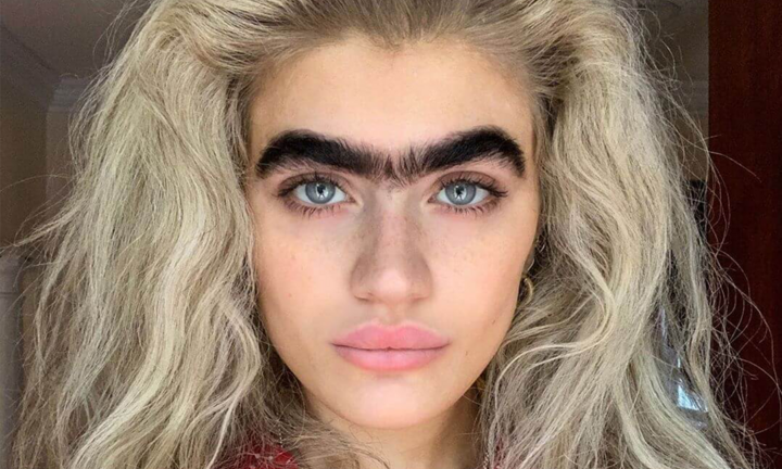 Từ chối cạo hàng lông mày độc lạ dù bị dè bỉu, cô gái vô danh bất ngờ nổi tiếng