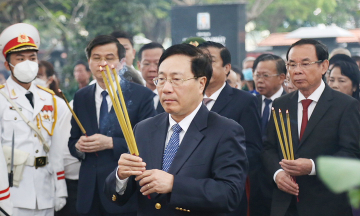 Đoàn lãnh đạo Đảng, Nhà nước dâng hương tưởng niệm Thủ tướng Võ Văn Kiệt