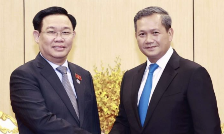 Chủ tịch Quốc hội Vương Đình Huệ tiếp Đại tướng Hun Manet