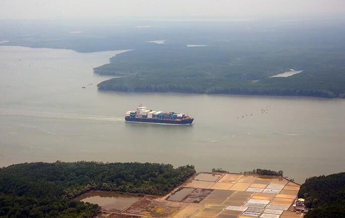 Giá cước vận tải biển giảm mạnh