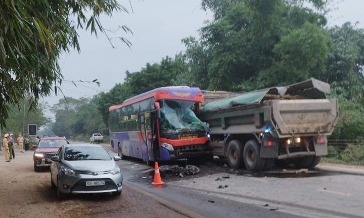 Tai nạn giao thông liên hoàn trên đường Hồ Chí Minh, 2 người chết