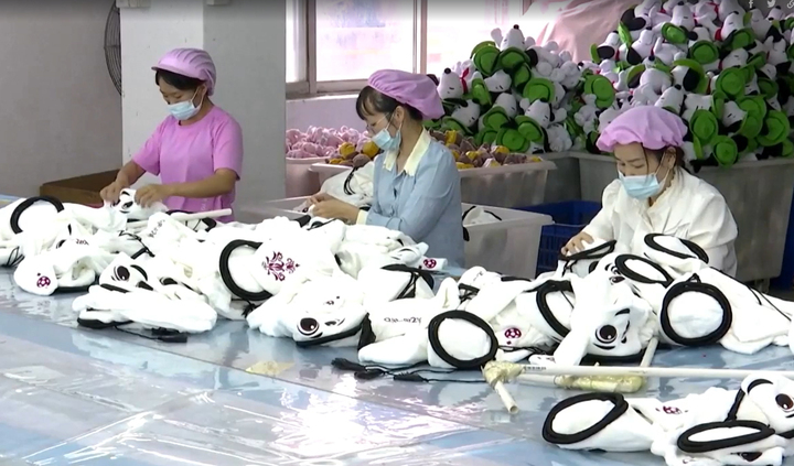 Bên trong nhà máy Trung Quốc sản xuất linh vật World Cup 2022