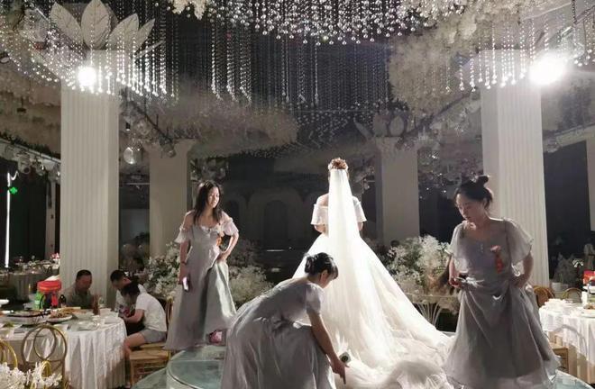 Kiếm tiền triệu mỗi ngày nhờ làm phù dâu thuê