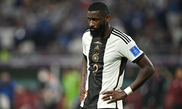 Khinh thường đối thủ rồi thua bẽ bàng, hậu vệ Đức bị dân mạng chế giễu