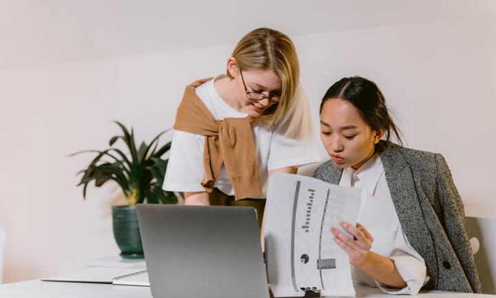 Vì sao nên có nhân viên thích 'bợ đỡ' sếp trong nhóm làm việc?